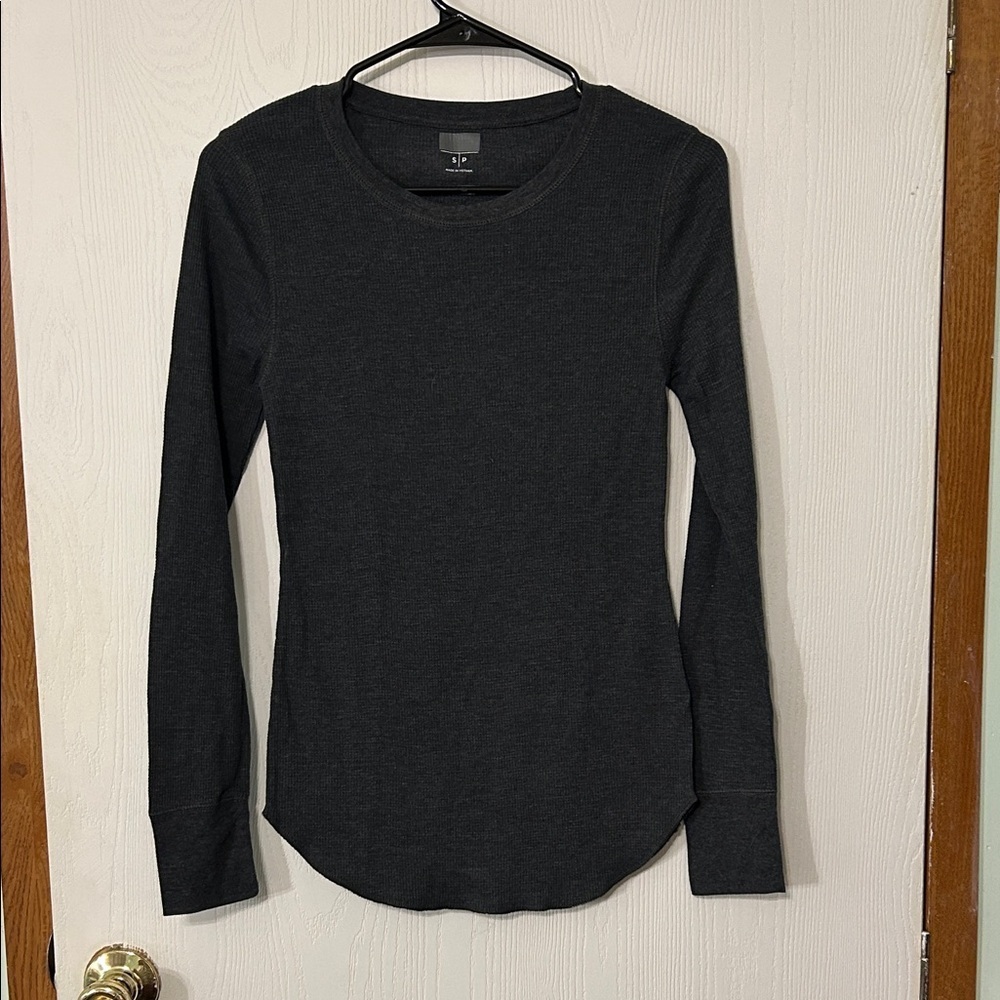 Set of White and Black Long Sleeve Shirts - Picture 4 of 8